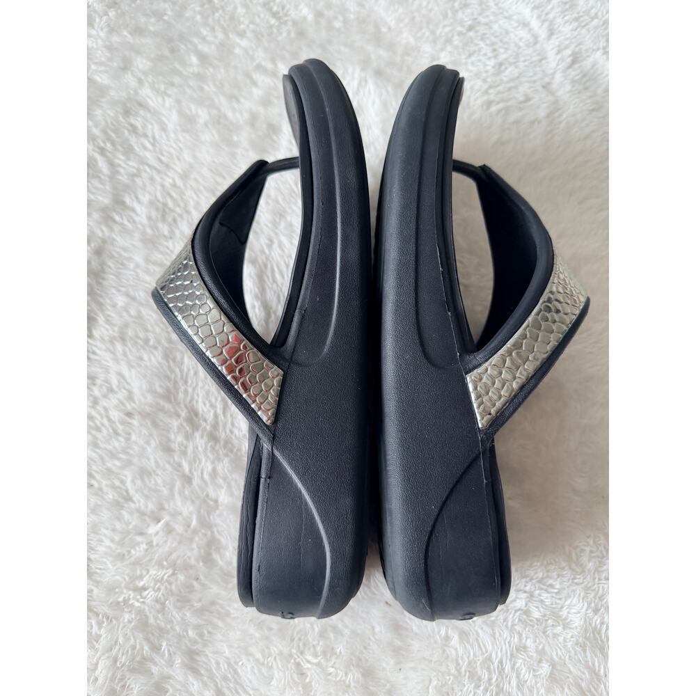 Crocs Dual Comfort W8 Black Silver Snakeskin Wedge Thong Sandals - Picture 6 of 9